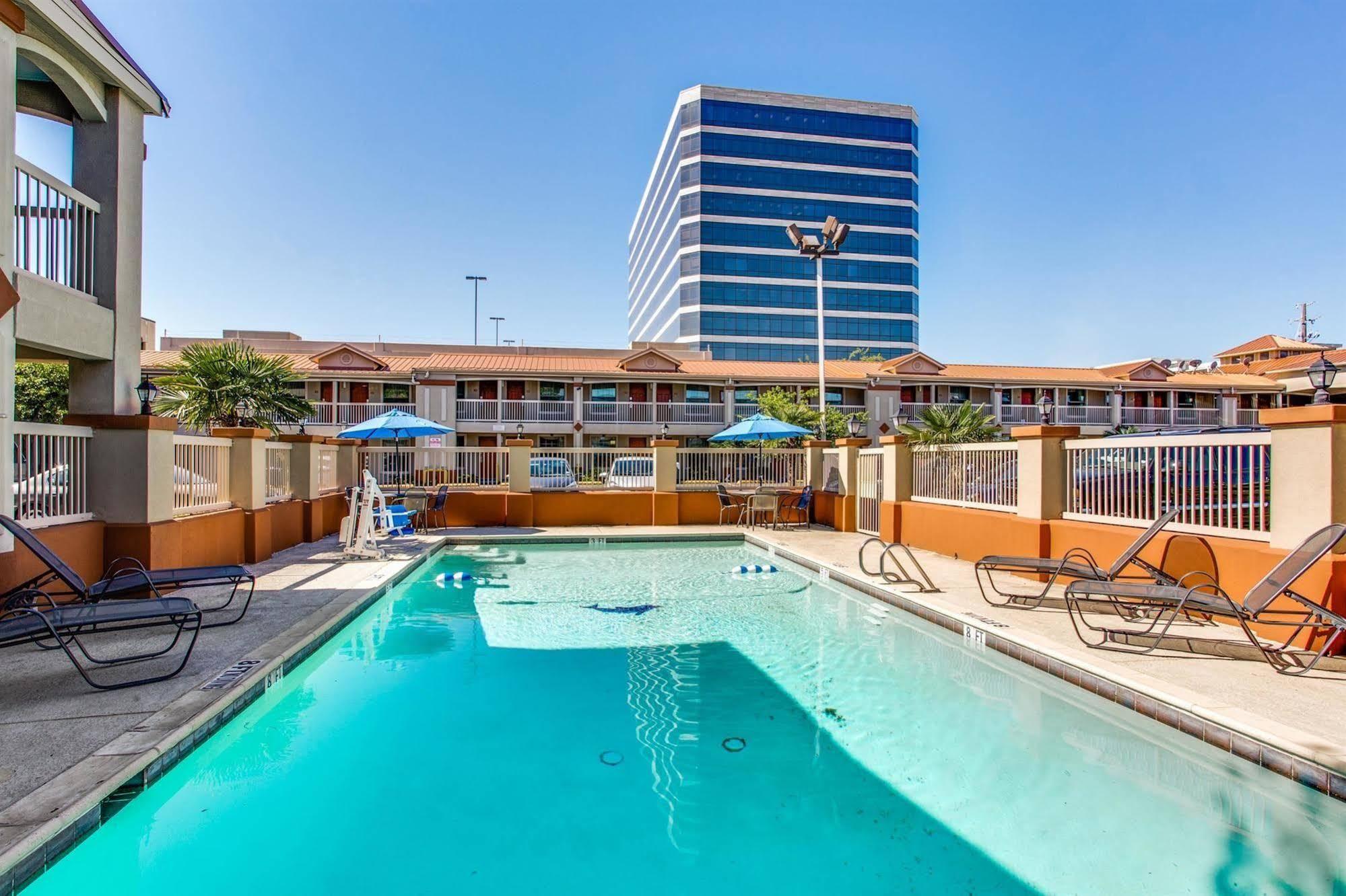 Quality Inn & Suites Dallas-Cityplace Eksteriør bilde