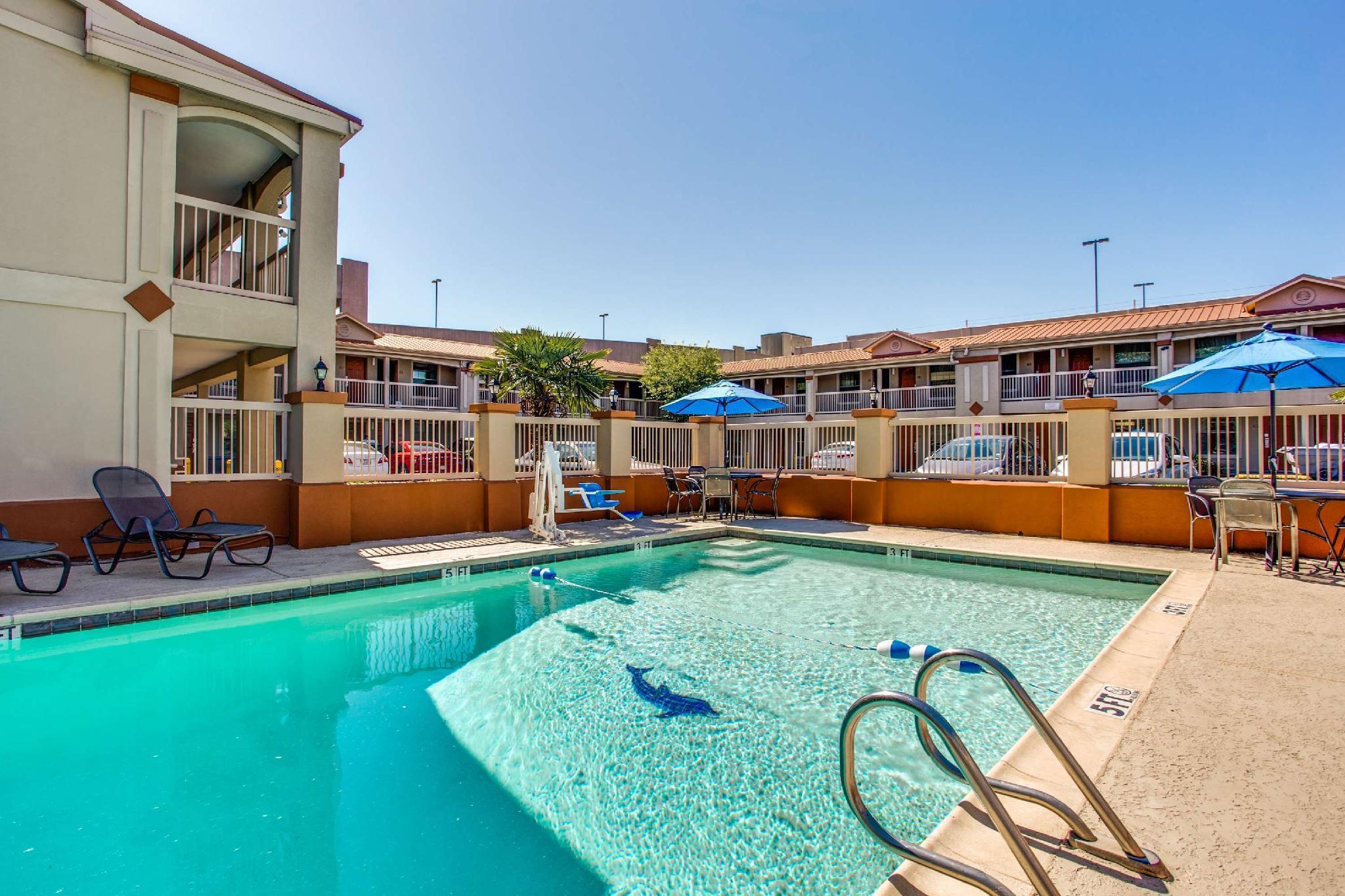 Quality Inn & Suites Dallas-Cityplace Eksteriør bilde