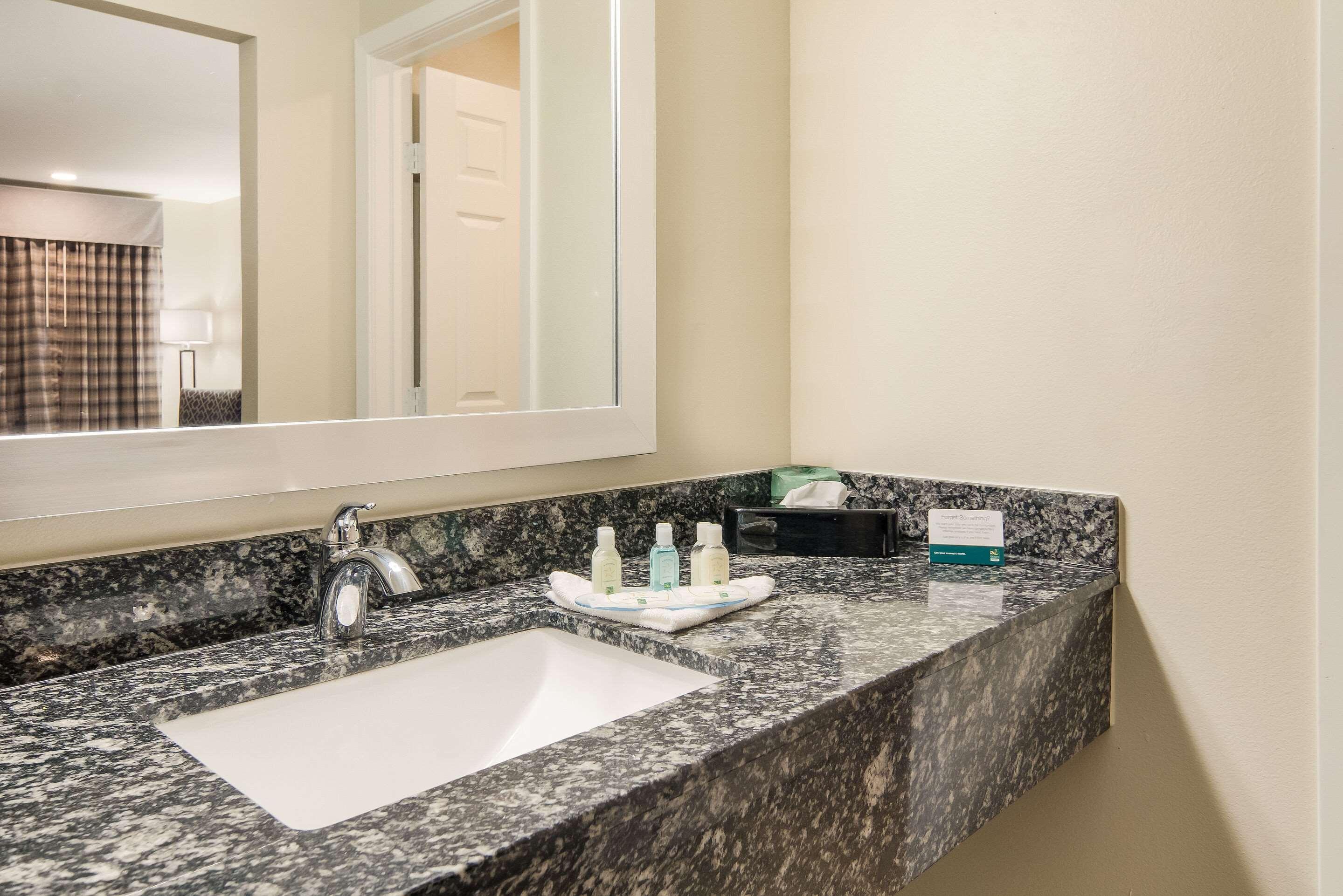 Quality Inn & Suites Dallas-Cityplace Eksteriør bilde