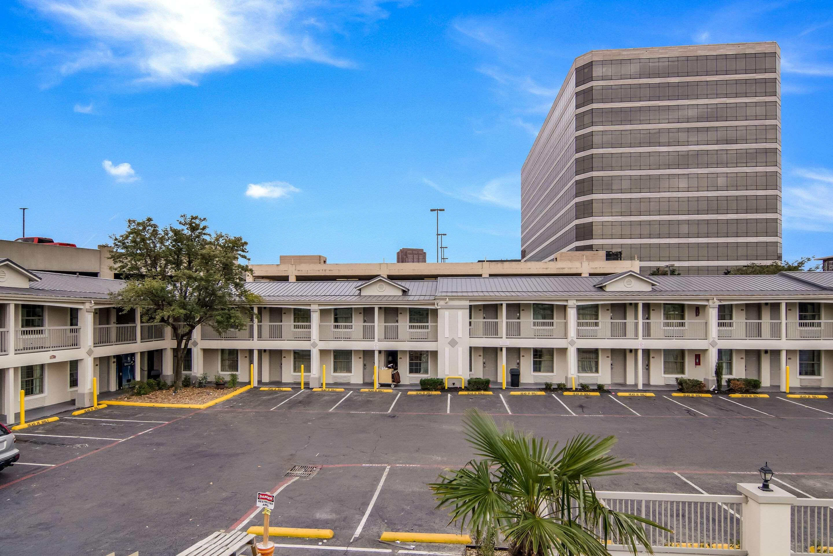 Quality Inn & Suites Dallas-Cityplace Eksteriør bilde